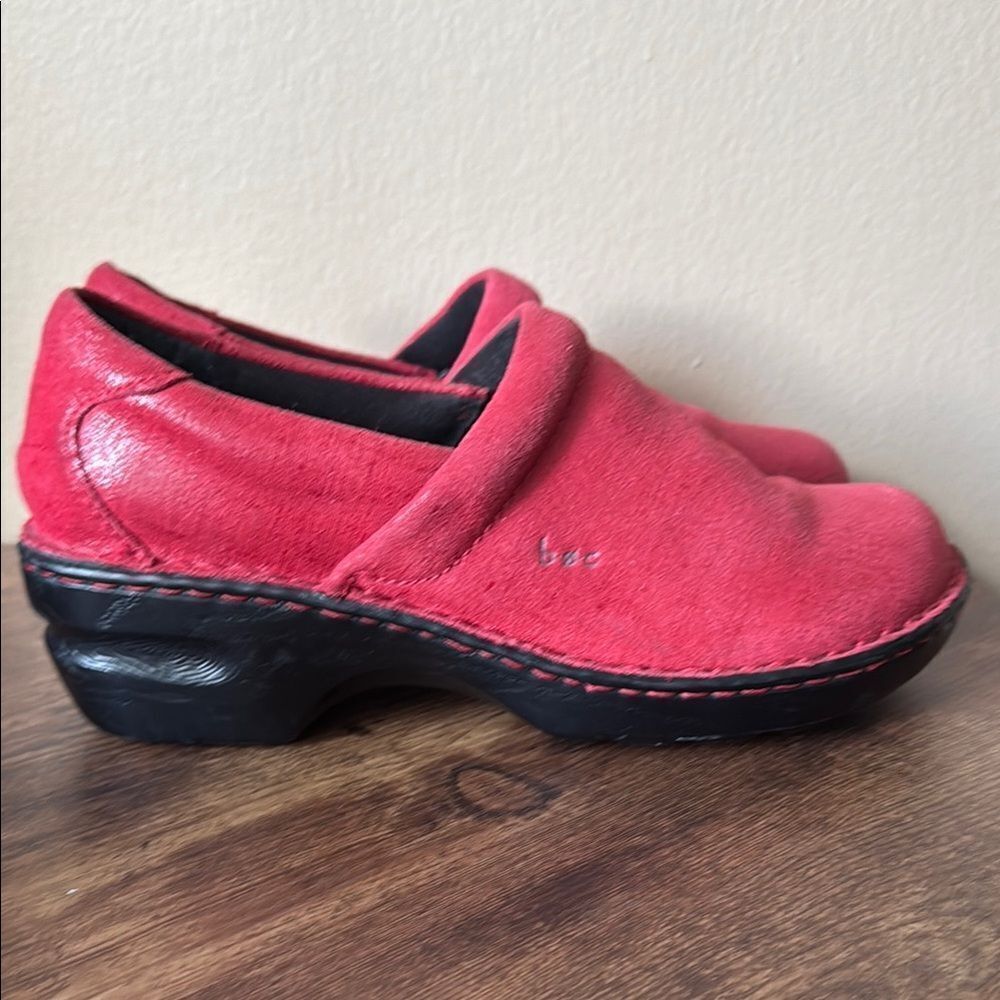 NWOB: BOC Born Concept Red Casual Textured Slip on Clogs Women's Size 9